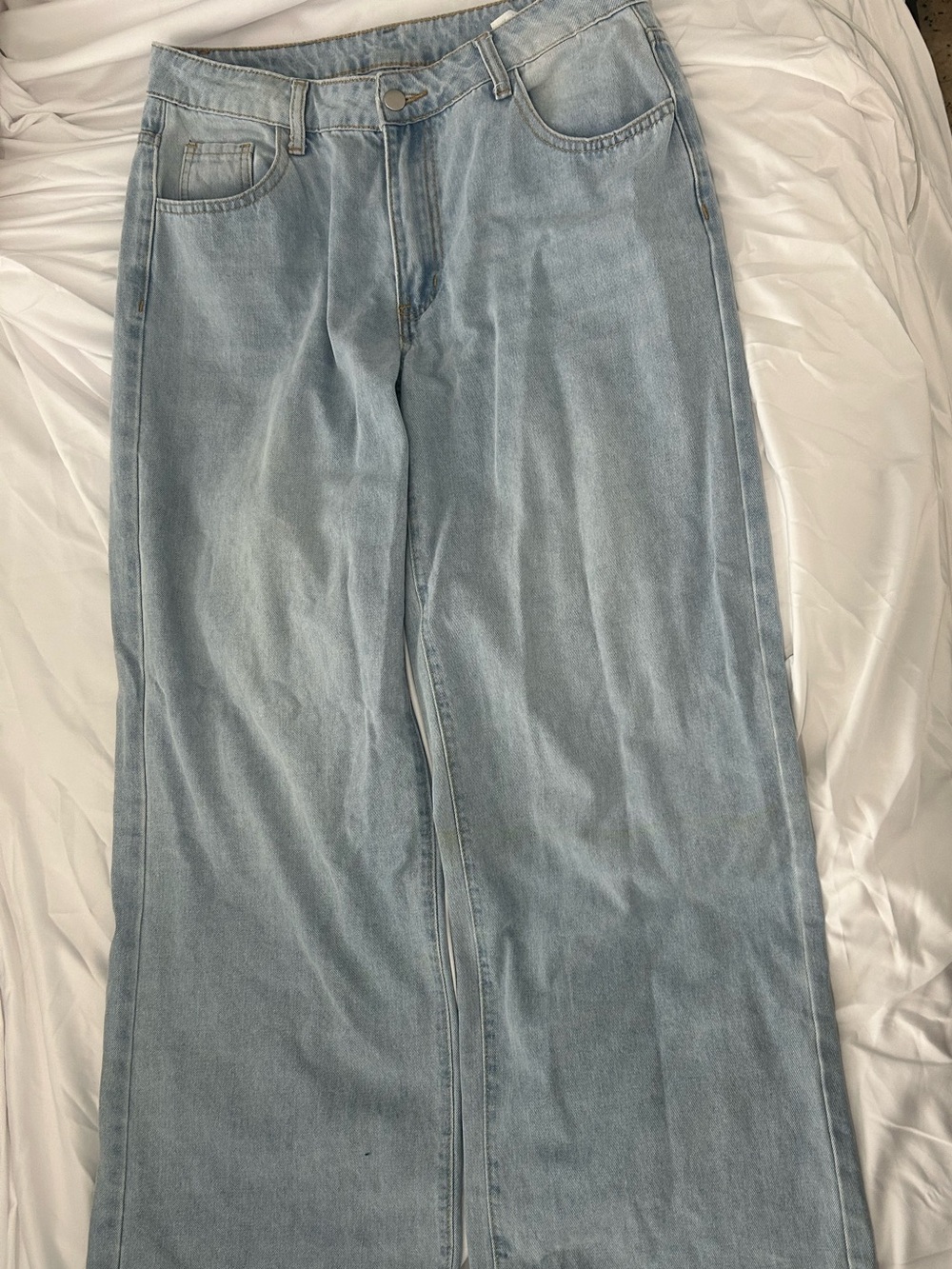 Women’s Light Blue Straight-Leg Jeans